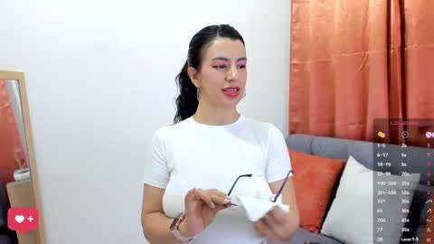 Snapshot of allison0724 chatting on 03.06.25 online show from 03.06.25