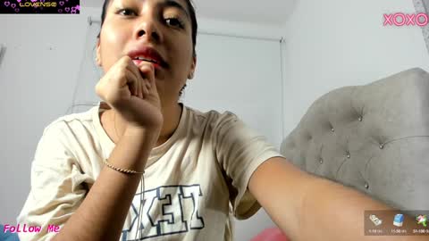 Snapshot of allison_18_ chatting on 12.06.24 Nana online show from 12.06.24