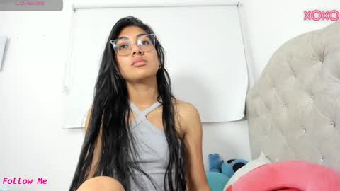 Snapshot of allison_18_ chatting on 01.14.25 Nana online show from 01.14.25