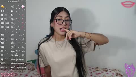 Snapshot of allison_18_ chatting on 09.25.25 Nana online show from 09.25.25