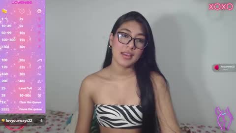 Snapshot of allison_18_ chatting on 10.10.25 Nana online show from 10.10.25