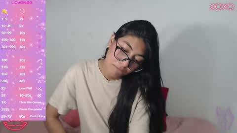 Snapshot of allison_18_ chatting on 10.17.25 Nana online show from 10.17.25