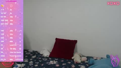 Snapshot of allison_18_ chatting on 10.23.25 Nana online show from 10.23.25