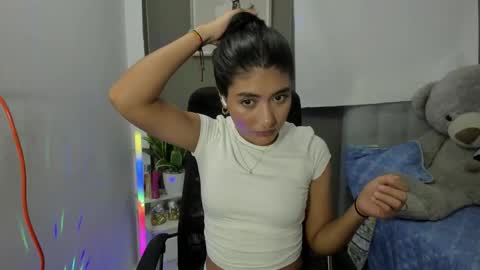 Snapshot of allison_18_ chatting on 11.15.25 Nana online show from 11.15.25