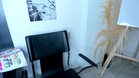 Snapshot of allison_greey chatting on 03.08.25 allison_greey online show from 03.08.25