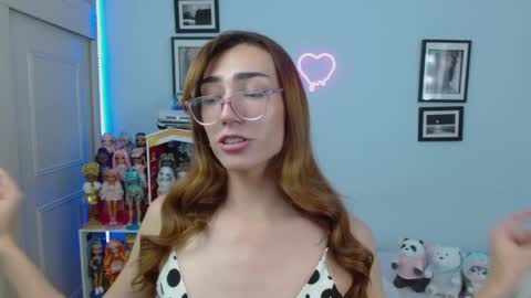 Snapshot of allisonblossom chatting on 03.05.25 online show from 03.05.25