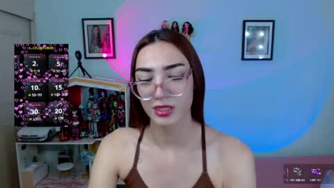 Snapshot of allisonblossom chatting on 05.11.26 online show from 05.11.26