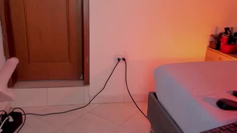 Snapshot of alliss_ginger_ chatting on 09.10.25 A L L I S S online show from 09.10.25