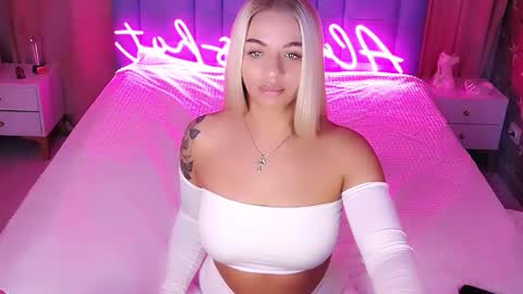 AlwaysHot online show from 11.26.25