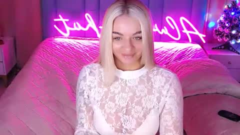 AlwaysHot online show from 12.16.25