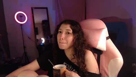 Snapshot of ally_donfort chatting on 02.10.25 Ally online show from 02.10.25