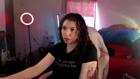 Snapshot of ally_donfort chatting on 11.11.25 Ally online show from 11.11.25