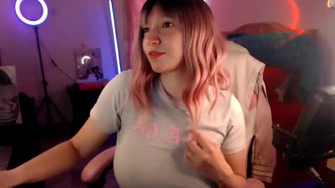 Snapshot of ally_donfort chatting on 12.16.25 Ally online show from 12.16.25