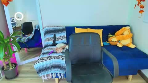 Snapshot of ally_riso chatting on 11.20.25 Ally help me reach 100 satisfaid online show from 11.20.25