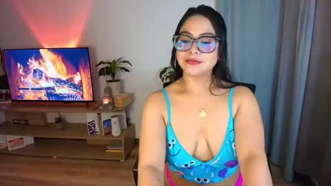 Snapshot of ally_riso chatting on 11.25.25 Ally help me reach 100 satisfaid online show from 11.25.25