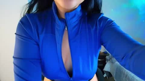 Snapshot of ally_riso chatting on 12.04.25 Ally help me reach 100 satisfaid online show from 12.04.25