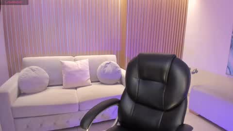 Snapshot of allyjensen chatting on 03.07.25 Alisson online show from 03.07.25