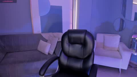 Snapshot of allyjensen chatting on 03.08.25 Alisson online show from 03.08.25