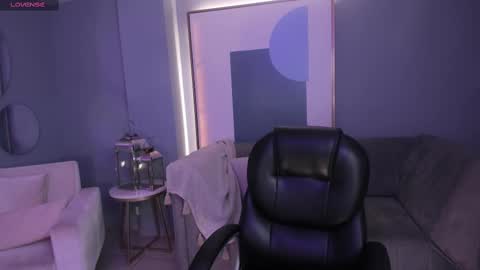 Snapshot of allyjensen chatting on 03.12.25 Alisson online show from 03.12.25