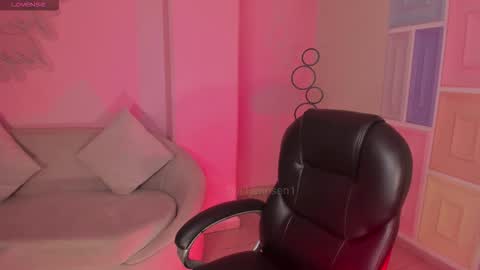 Snapshot of allyjensen chatting on 11.29.25 Alisson online show from 11.29.25