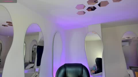 Snapshot of allyjensen chatting on 11.30.25 Alisson online show from 11.30.25