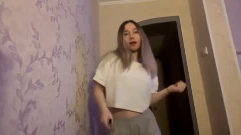 Snapshot of allynmckinnell chatting on 02.19.26 Trisha online show from 02.19.26