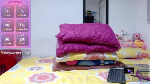 Snapshot of allysonstonne chatting on 11.24.25 Allysonstonnes online show from 11.24.25