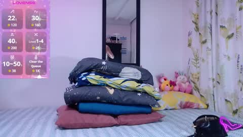 Snapshot of allysonstonne chatting on 12.04.25 Allysonstonnes online show from 12.04.25