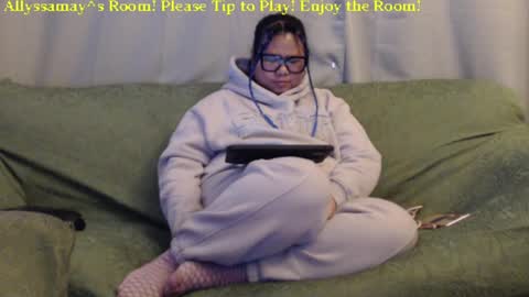 Snapshot of allyssamay chatting on 01.11.25 Allyssamay online show from 01.11.25