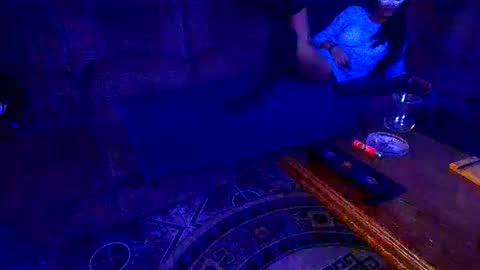 LaraIan online show from 12.04.25