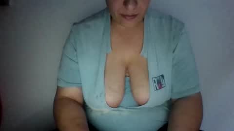 Snapshot of alma_amy chatting on 11.23.25 Alma online show from 11.23.25