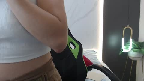 Snapshot of alma_fenix chatting on 01.17.25 ALMA FENIX online show from 01.17.25