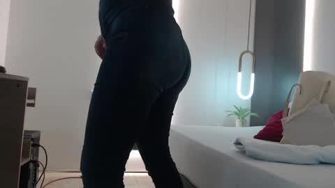 Snapshot of alma_fenix chatting on 02.11.25 ALMA FENIX online show from 02.11.25