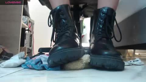 Snapshot of alma_fenix chatting on 02.14.25 ALMA FENIX online show from 02.14.25