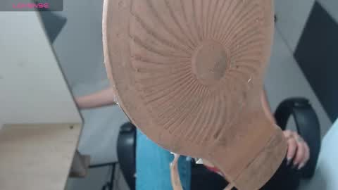 Snapshot of alma_fenix chatting on 03.04.25 ALMA FENIX online show from 03.04.25