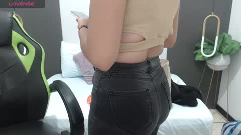 Snapshot of alma_fenix chatting on 03.08.25 ALMA FENIX online show from 03.08.25