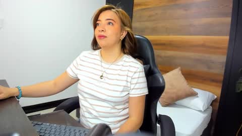 Snapshot of alma_fenix chatting on 09.20.25 ALMA FENIX online show from 09.20.25