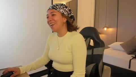 Snapshot of alma_fenix chatting on 09.24.25 ALMA FENIX online show from 09.24.25