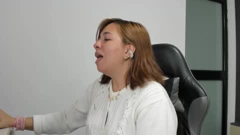 Snapshot of alma_fenix chatting on 10.01.25 ALMA FENIX online show from 10.01.25