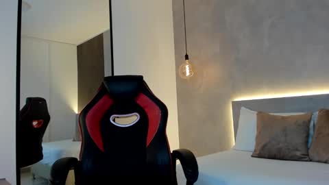 Snapshot of alma_fenix chatting on 10.06.25 ALMA FENIX online show from 10.06.25