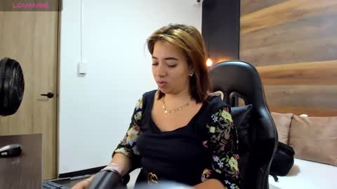 Snapshot of alma_fenix chatting on 10.07.25 ALMA FENIX online show from 10.07.25