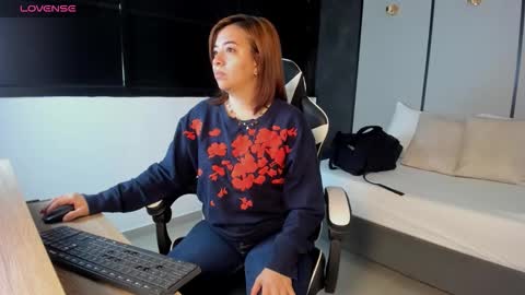 Snapshot of alma_fenix chatting on 10.17.25 ALMA FENIX online show from 10.17.25