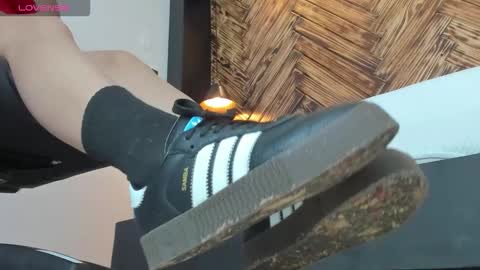 Snapshot of alma_fenix chatting on 10.18.25 ALMA FENIX online show from 10.18.25