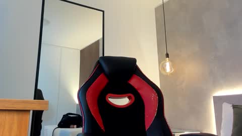 Snapshot of alma_fenix chatting on 11.05.25 ALMA FENIX online show from 11.05.25