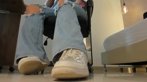 Snapshot of alma_fenix chatting on 11.10.25 ALMA FENIX online show from 11.10.25