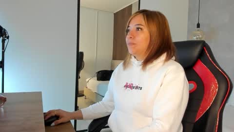 Snapshot of alma_fenix chatting on 11.25.25 ALMA FENIX online show from 11.25.25