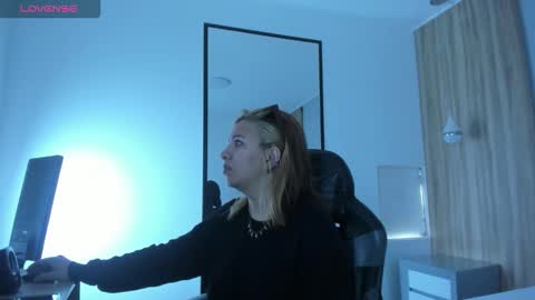 Snapshot of alma_fenix chatting on 12.03.25 ALMA FENIX online show from 12.03.25