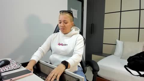 ALMA FENIX  online show from 02.04.26