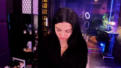 Snapshot of alma_pearl chatting on 06.17.26 Alma online show from 06.17.26