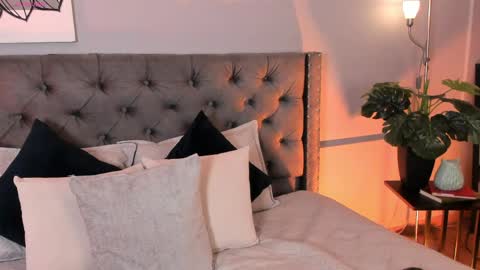 Mia online show from 03.27.26